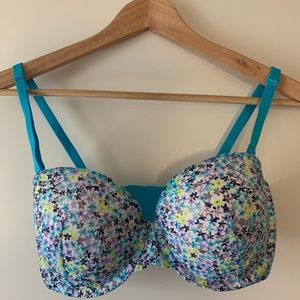 Victoria secrets Bra. (Brand new)